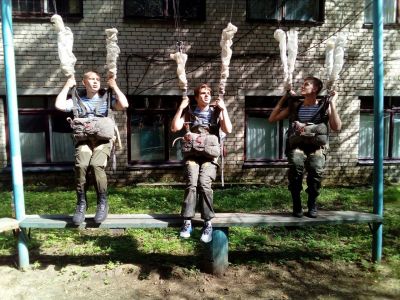 Юные костромичи из центра внешкольной работы «Беркут» совершили свои первые парашютные прыжки